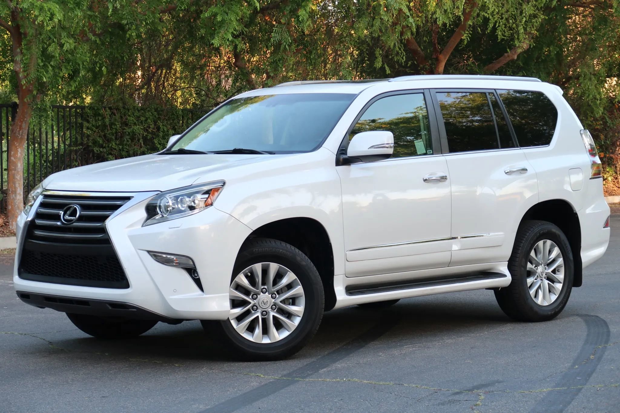 Used 2015 Lexus GX 460 w/ Premium Package AWD/4WD image 2