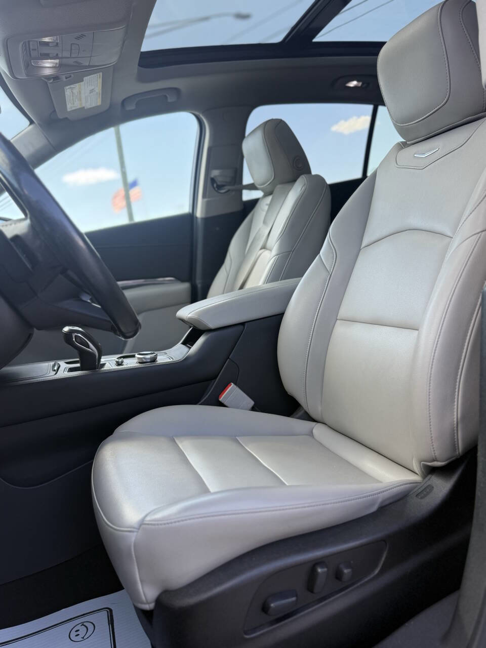 Used 2019 Cadillac XT4 Luxury w/ Cold Weather Package image 12