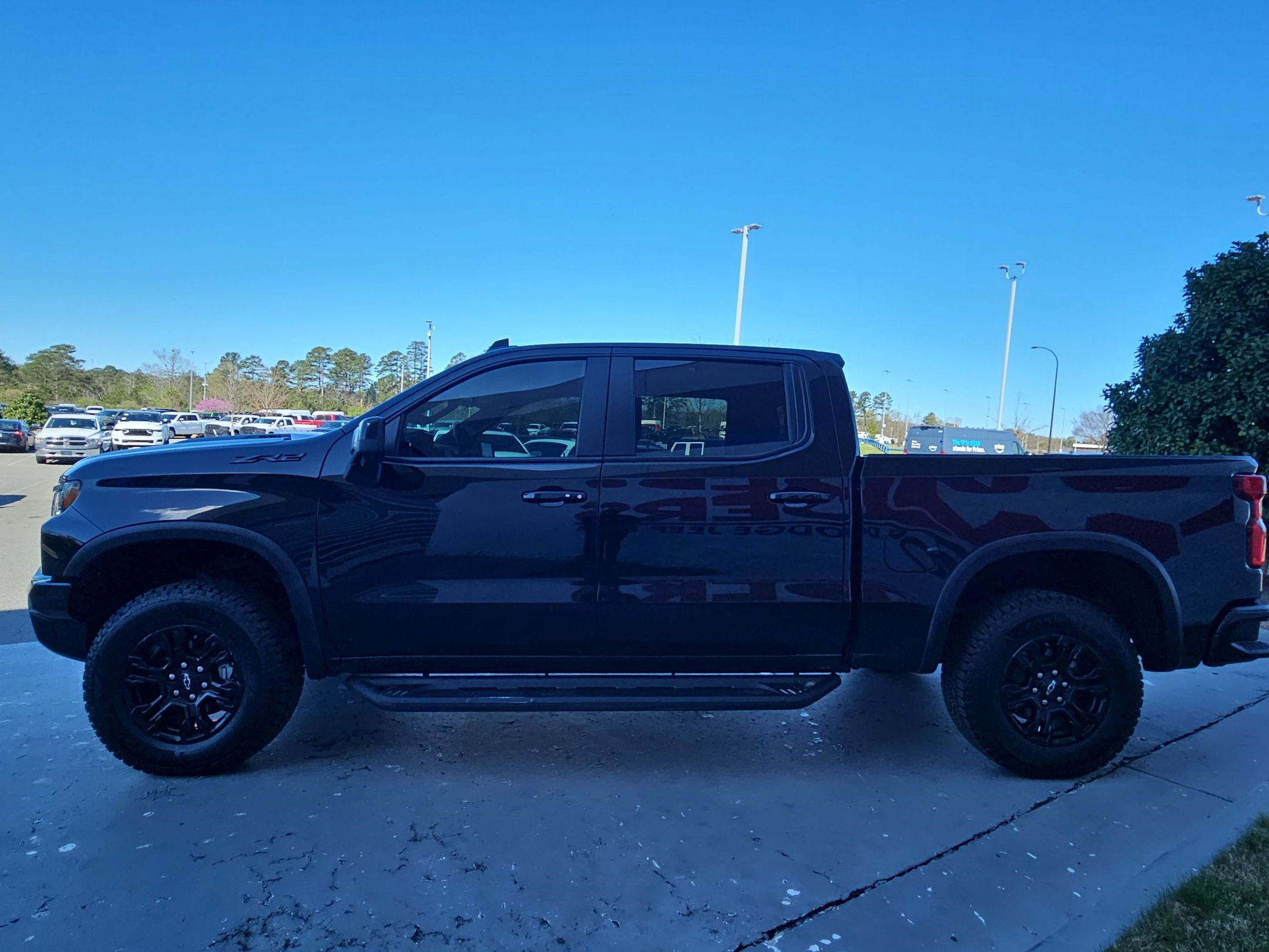 Used 2024 Chevrolet Silverado 1500 ZR2 w/ Technology Package image 4