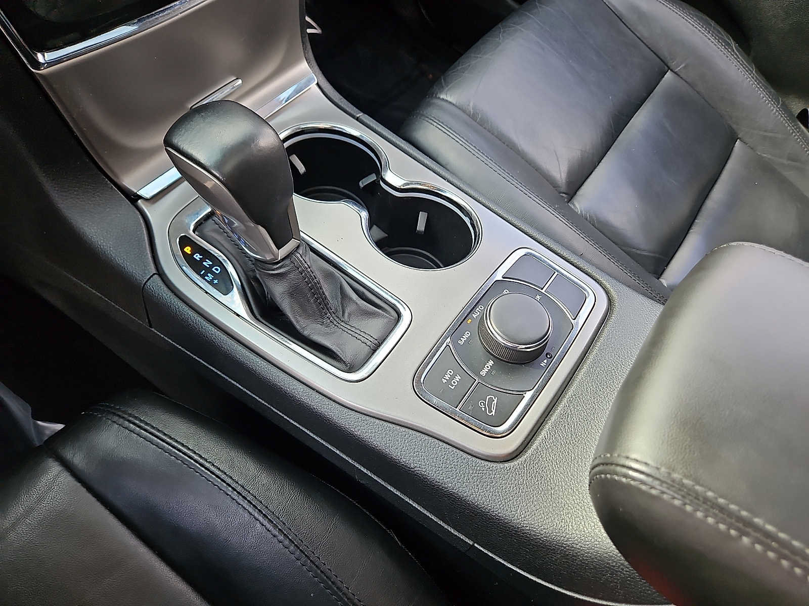 Used 2020 Jeep Grand Cherokee Limited AWD/4WD image 16