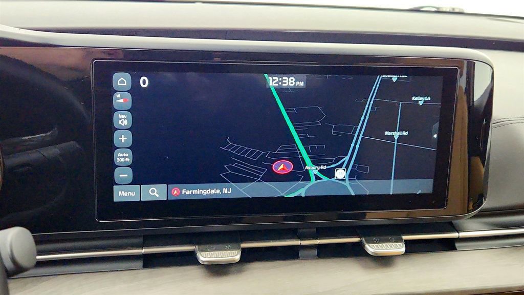 Used 2024 Kia Carnival EX image 19