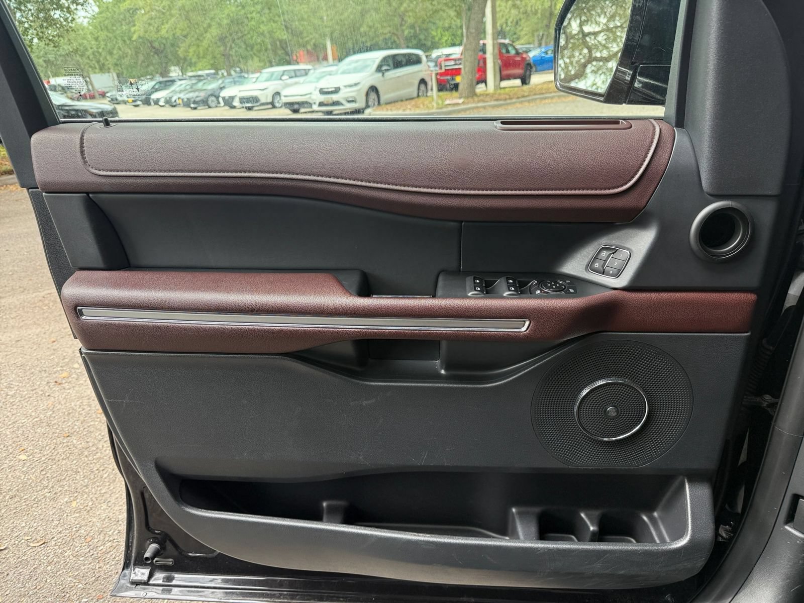 Used 2024 Ford Expedition Limited AWD/4WD image 18