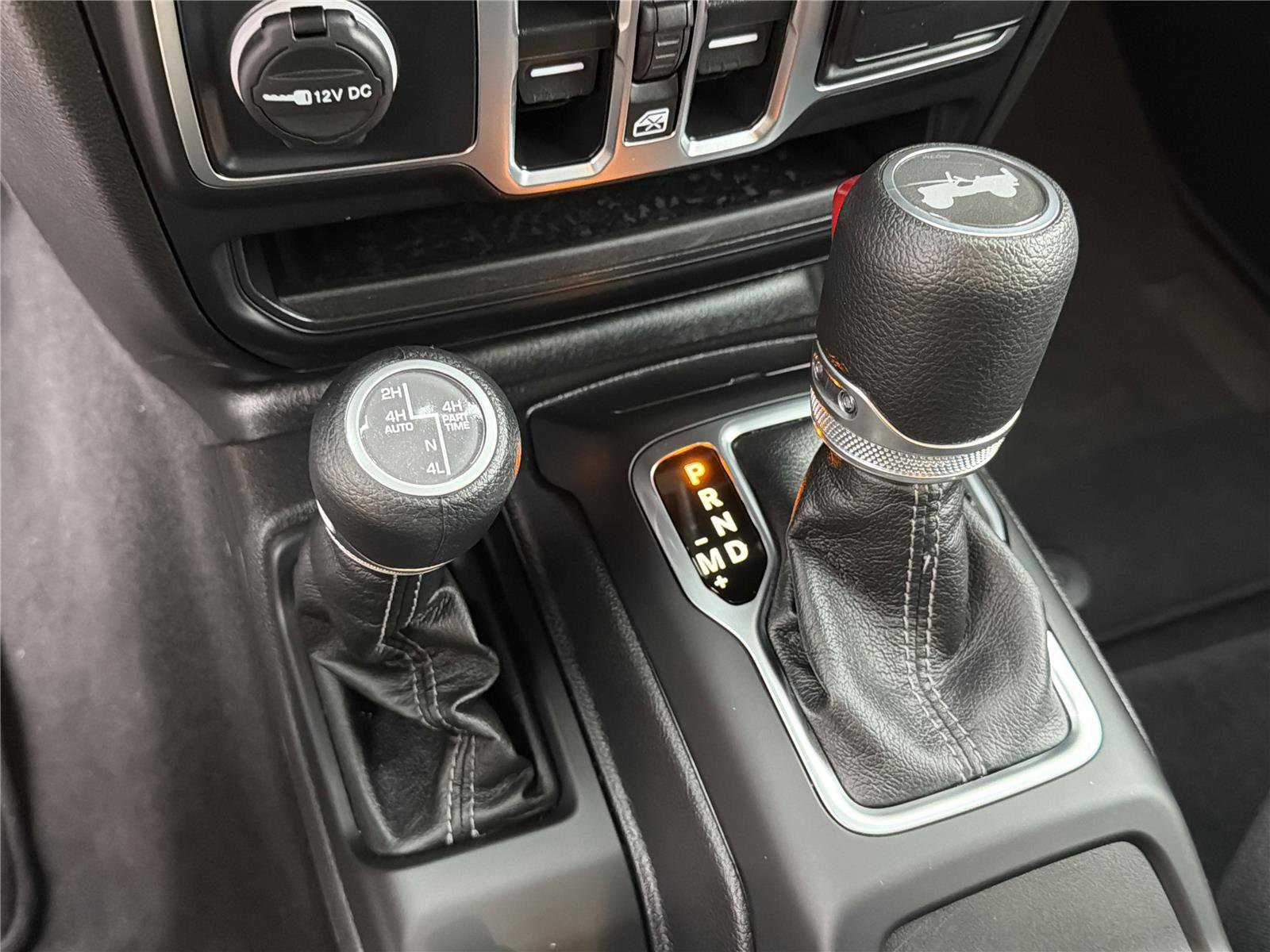 Used 2025 Jeep Wrangler Sahara image 32