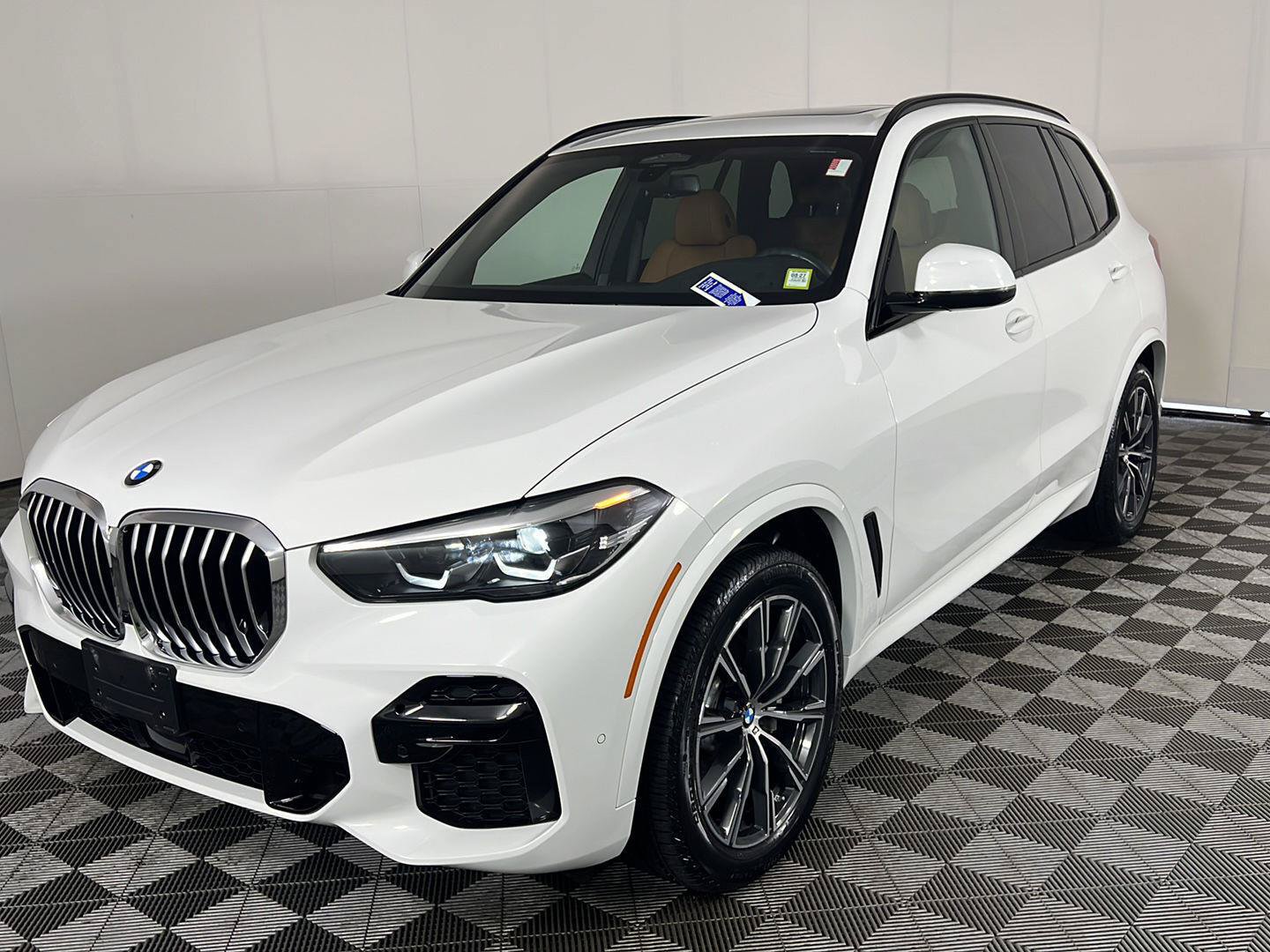 Used 2023 BMW X5 xDrive40i w/ M Sport Package AWD/4WD image 13