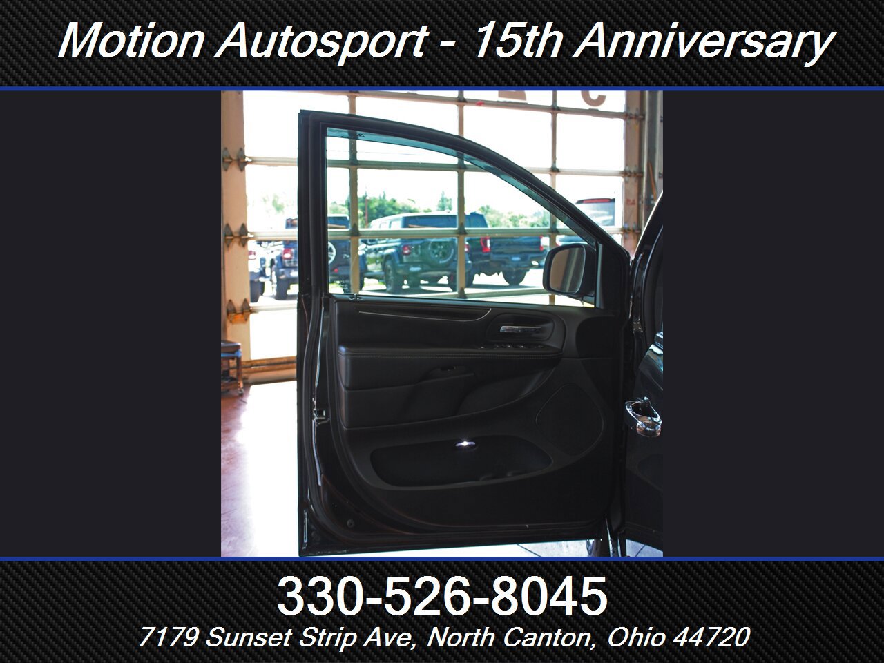 Used 2015 Chrysler Town & Country S w/ Driver Convenience Group FWD image 14