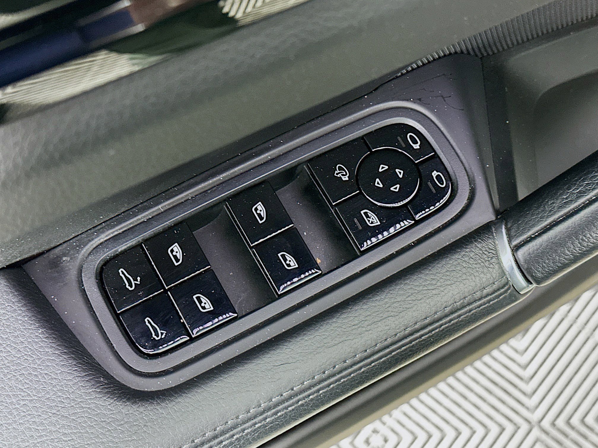 Used 2021 Porsche Cayenne Coupe image 18