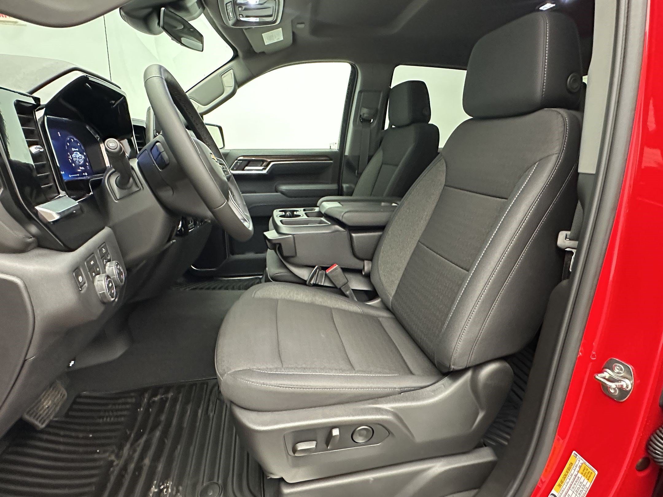 Certified 2026 Chevrolet Silverado 1500 LT AWD/4WD image 5
