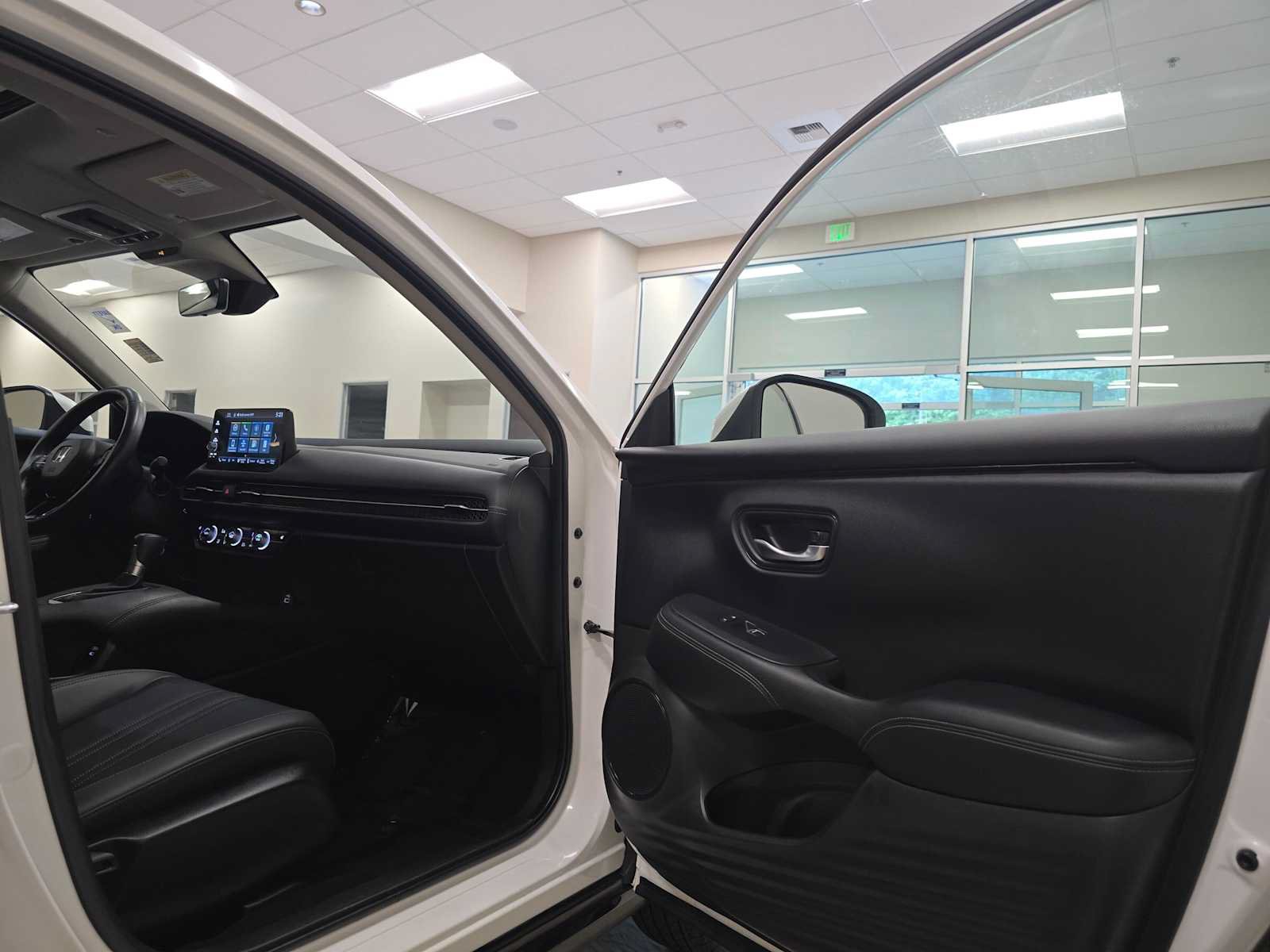 Used 2024 Honda HR-V EX-L image 31