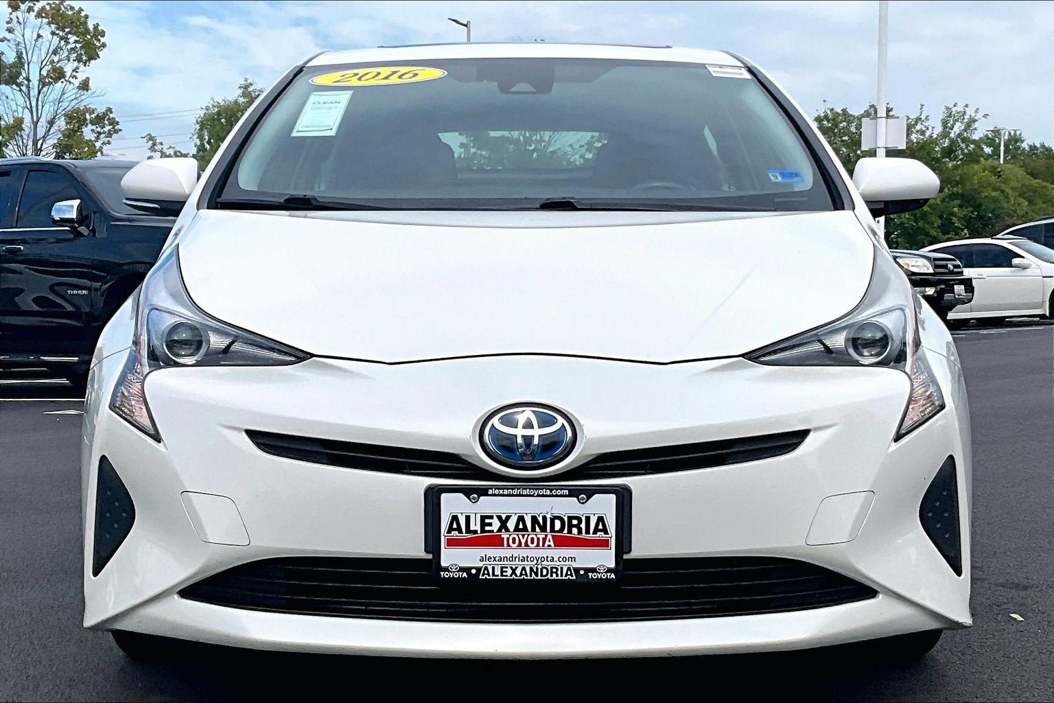 Used 2016 Toyota Prius Three w/ Advanced Technology Package FWD image 3