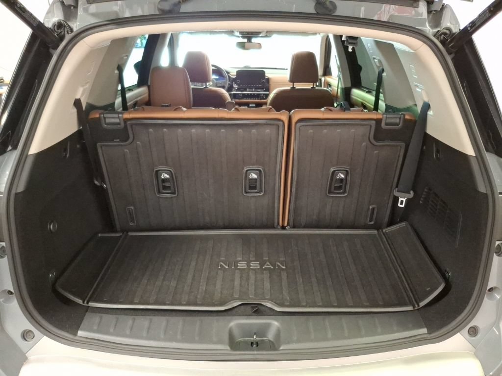 Used 2022 Nissan Pathfinder Platinum w/ Cargo Package AWD/4WD image 13