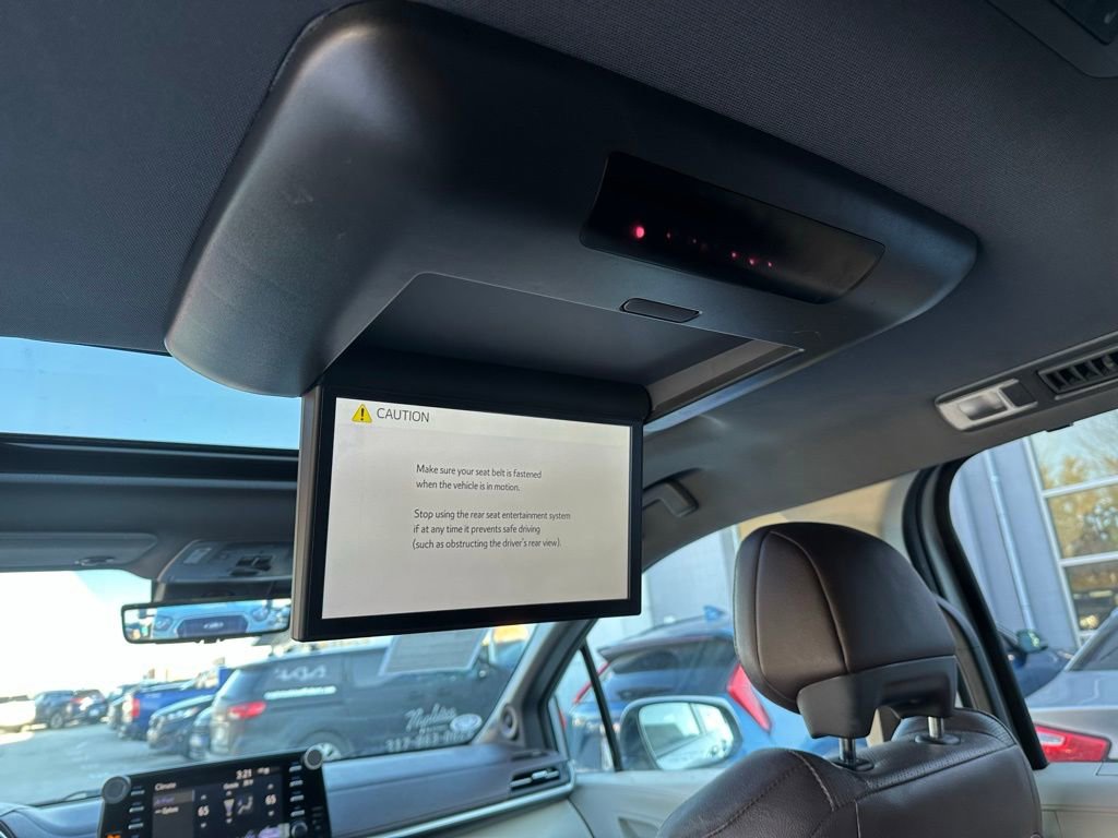 Used 2022 Toyota Sienna Platinum image 29