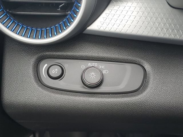 Certified 2025 Chevrolet Trax LS FWD image 17