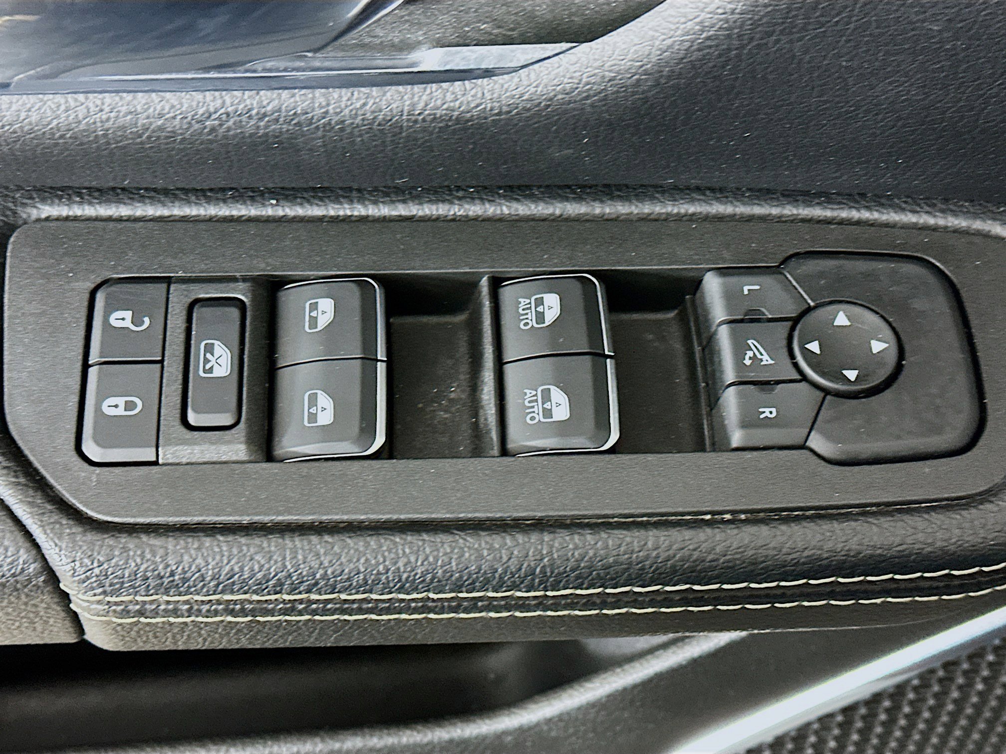 Used 2025 RAM 1500 Laramie image 15