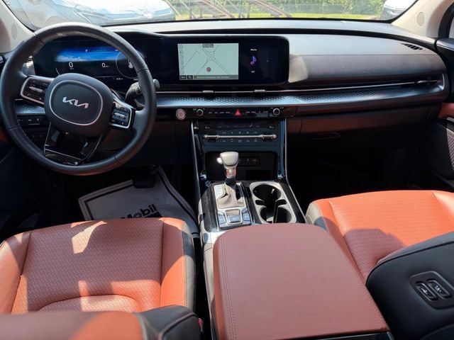 Certified 2024 Kia Carnival SX Prestige FWD image 12