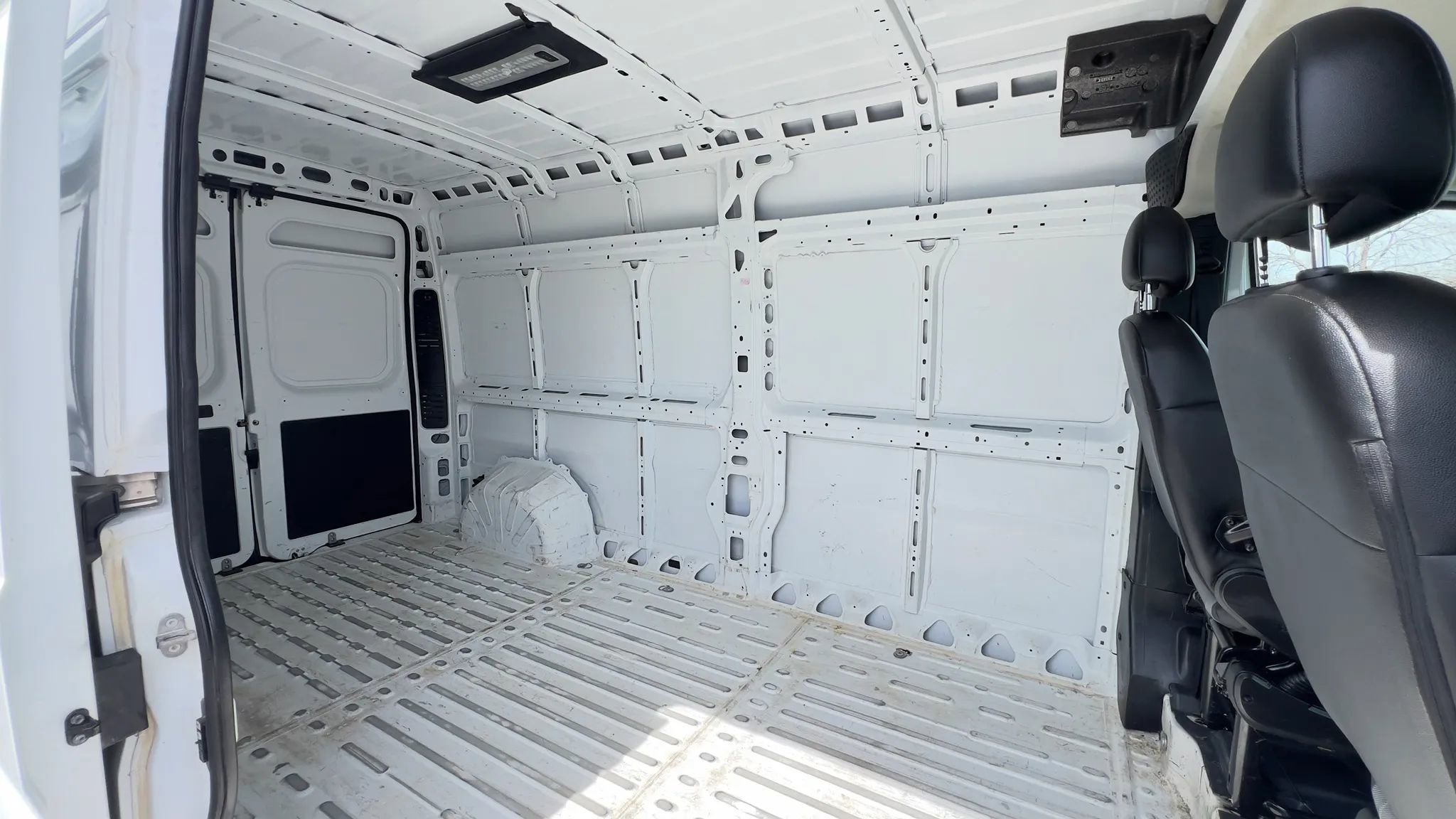 Used 2025 RAM ProMaster 2500 w/ Convenience Group FWD image 16