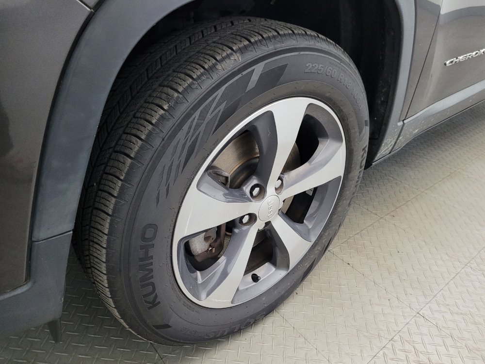 Used 2019 Jeep Cherokee Limited w/ Trailer Tow Group AWD/4WD image 31