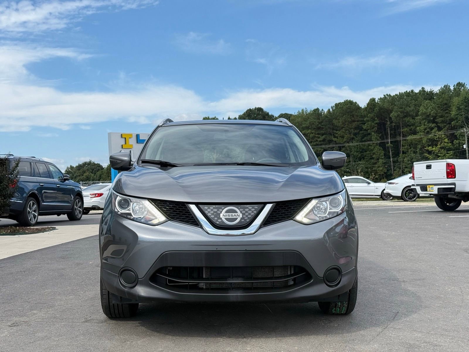 Used 2018 Nissan Rogue Sport SV image 2