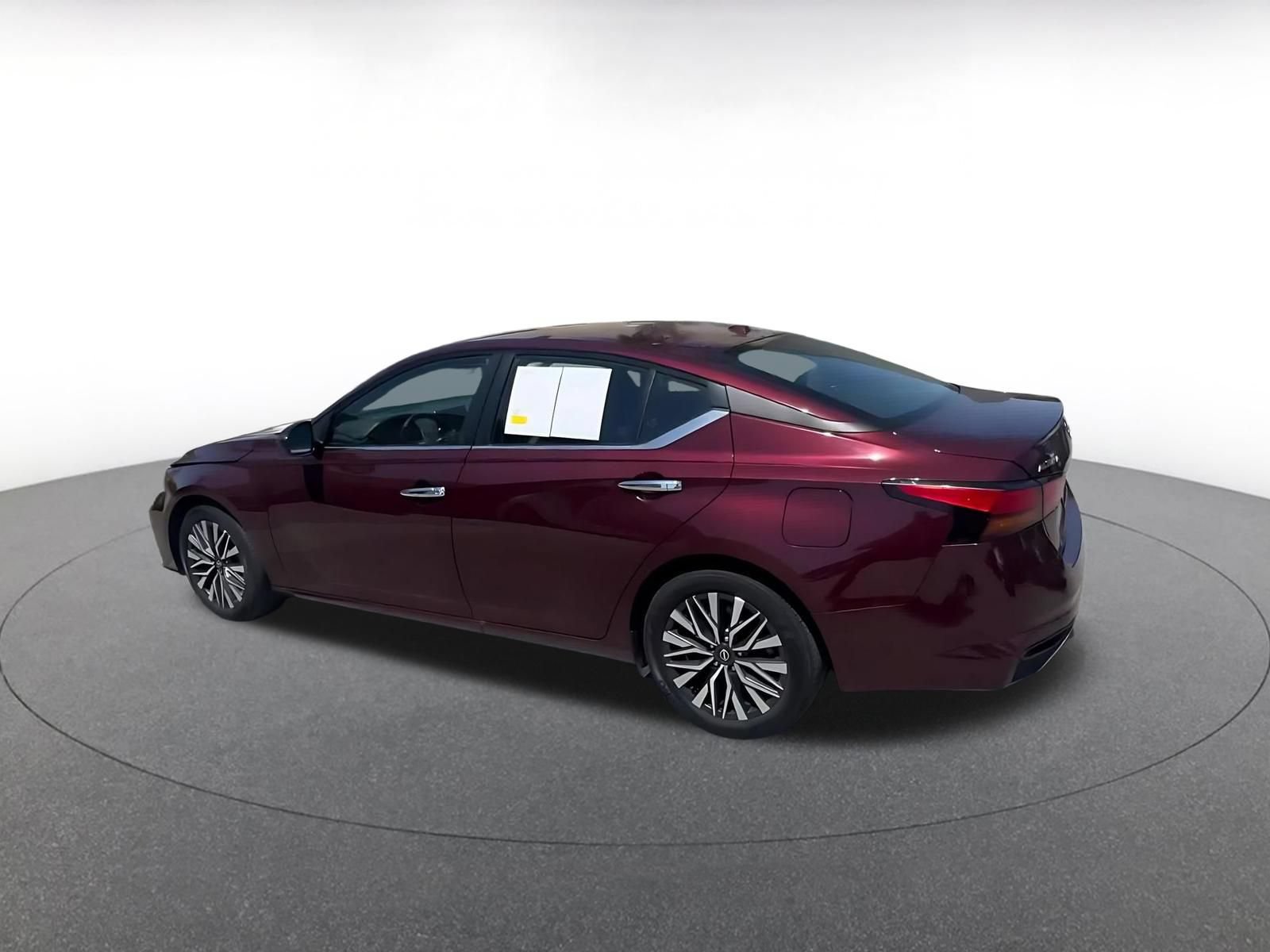 Used 2025 Nissan Altima 2.5 SV FWD image 9