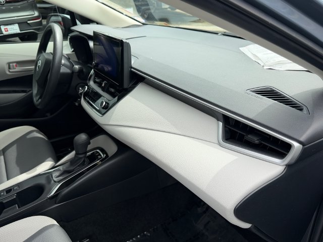 Used 2025 Toyota Corolla LE FWD image 18