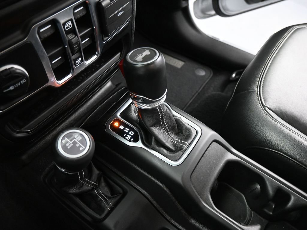 Used 2023 Jeep Wrangler Unlimited Sahara w/ Cold Weather Group image 16