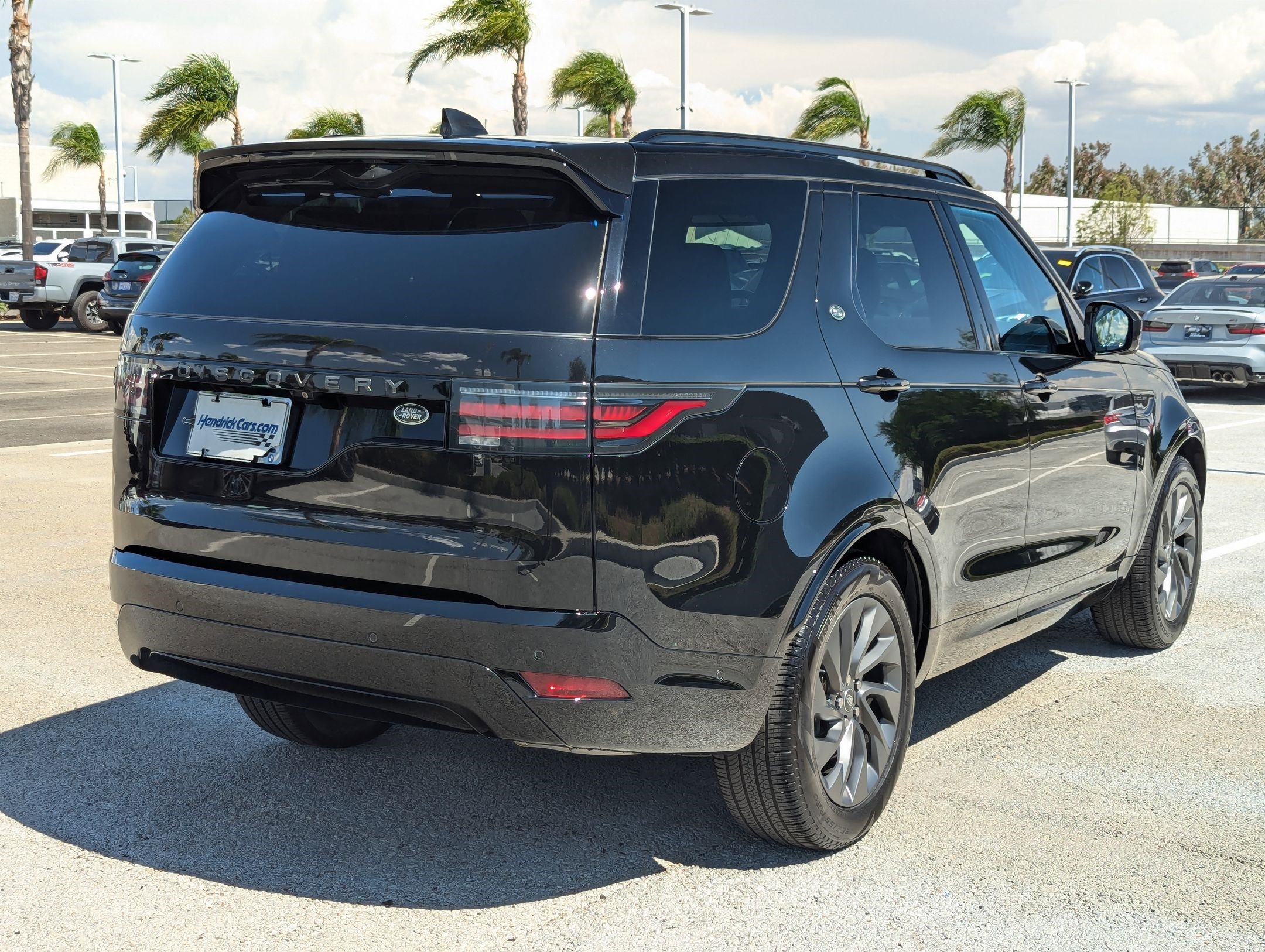 Used 2023 Land Rover Discovery S R-Dynamic image 10