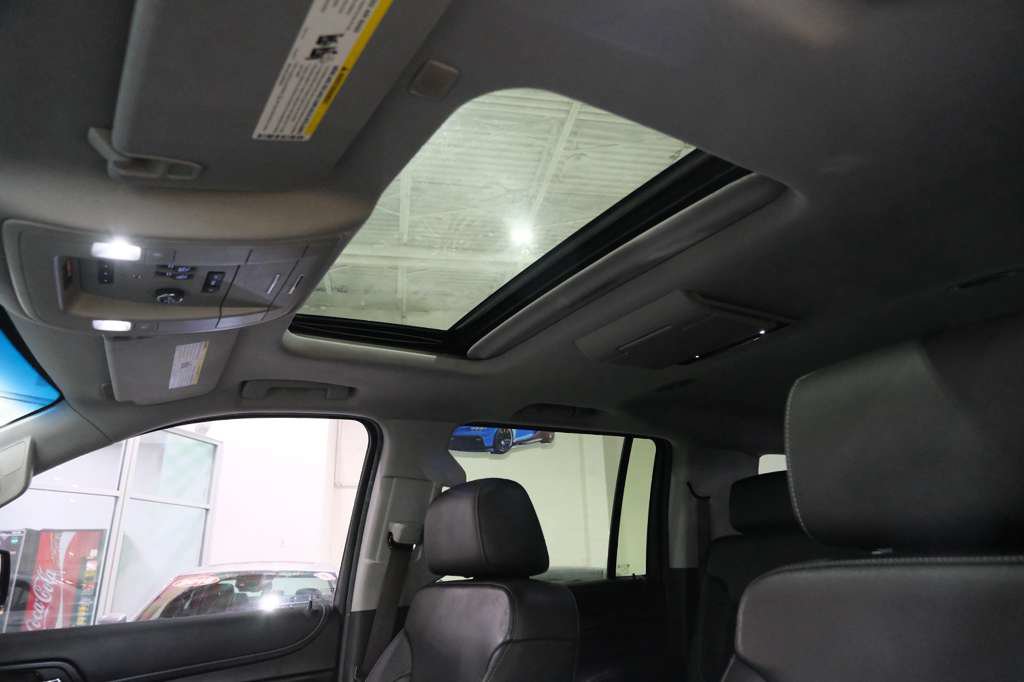 Used 2019 Chevrolet Suburban Premier AWD/4WD image 37