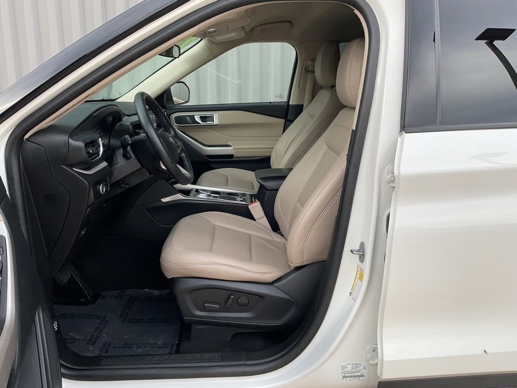 Used 2023 Ford Explorer XLT w/ Equipment Group 202A image 8