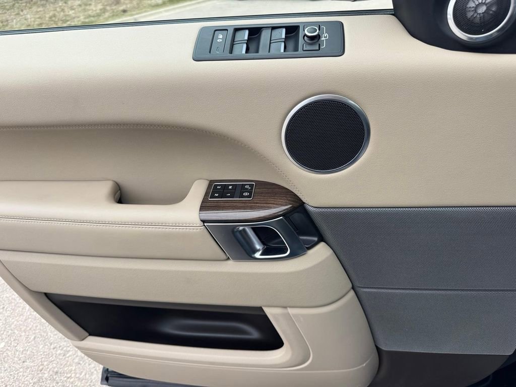 Used 2014 Land Rover Range Rover Sport HSE image 17