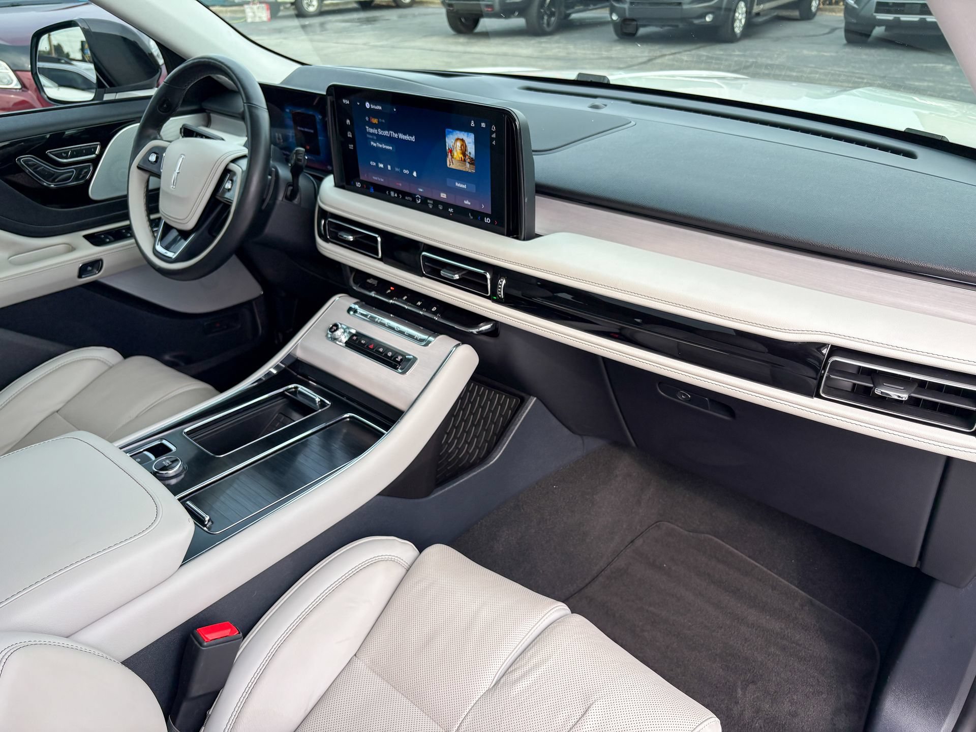 Used 2025 Lincoln Aviator Reserve w/ Luxury Package RWD image 30