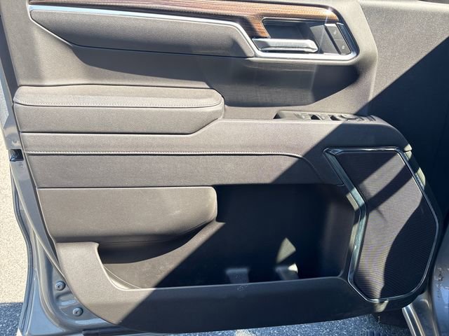Used 2025 Chevrolet Silverado 1500 LT Trail Boss w/ Dark Appearance Package AWD/4WD image 18