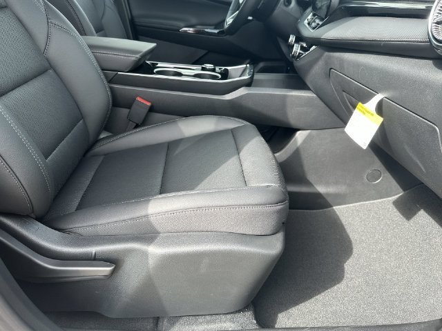 New 2027 Chevrolet Equinox LT w/ Convenience Package II FWD image 25