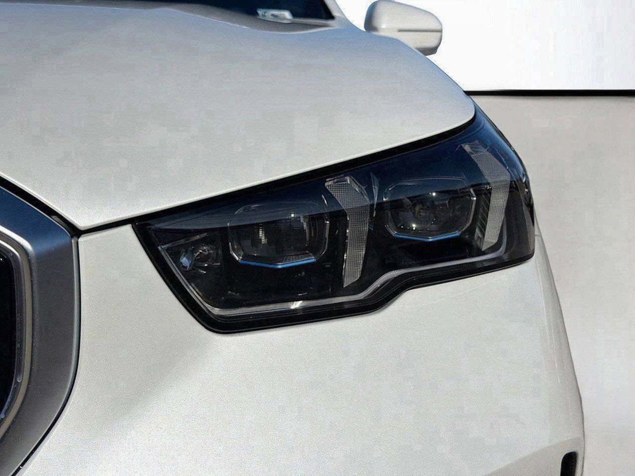 New 2026 BMW 530i xDrive w/ Premium Package AWD/4WD image 9