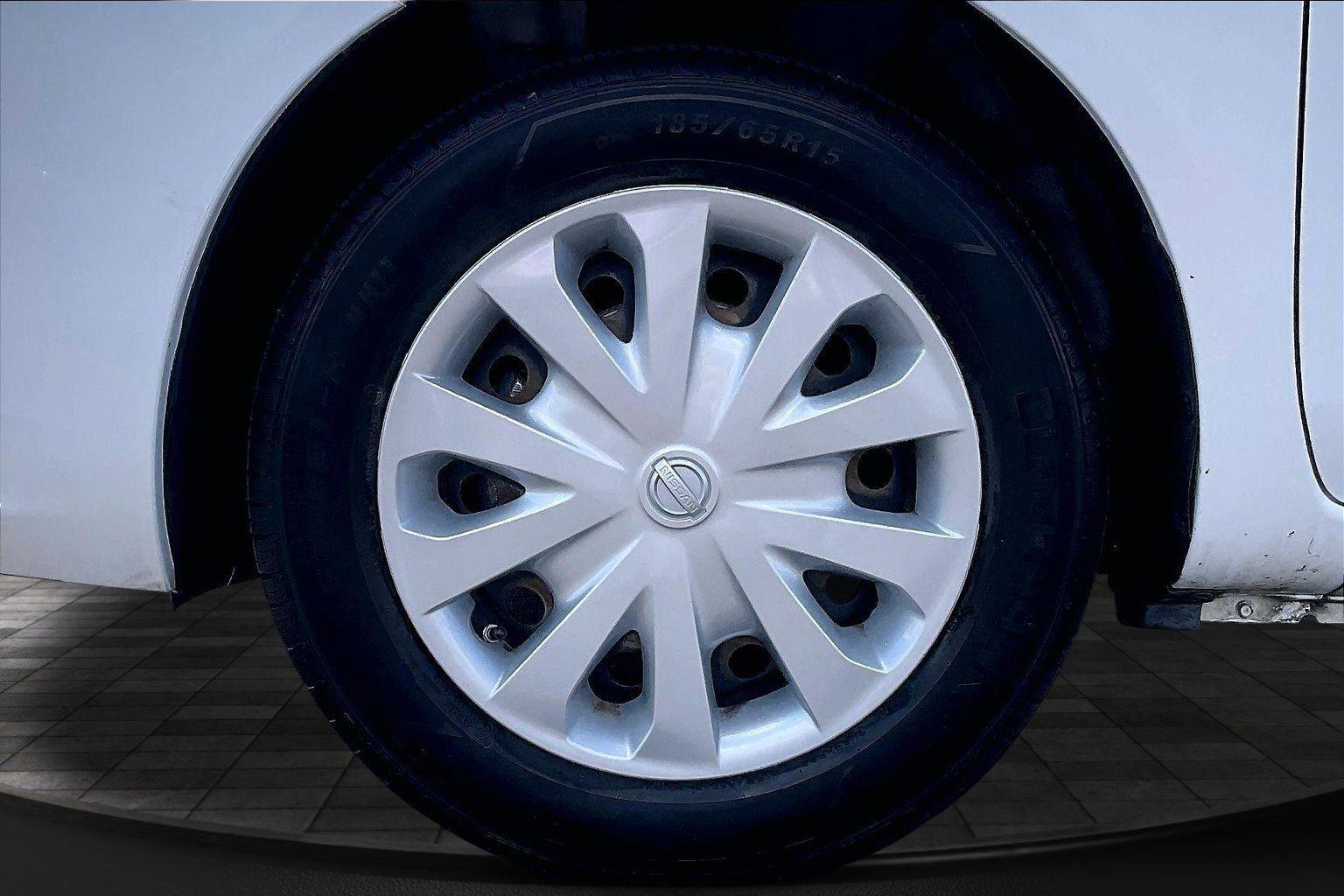 Used 2012 Nissan Versa SV w/ Convenience Pkg FWD image 11
