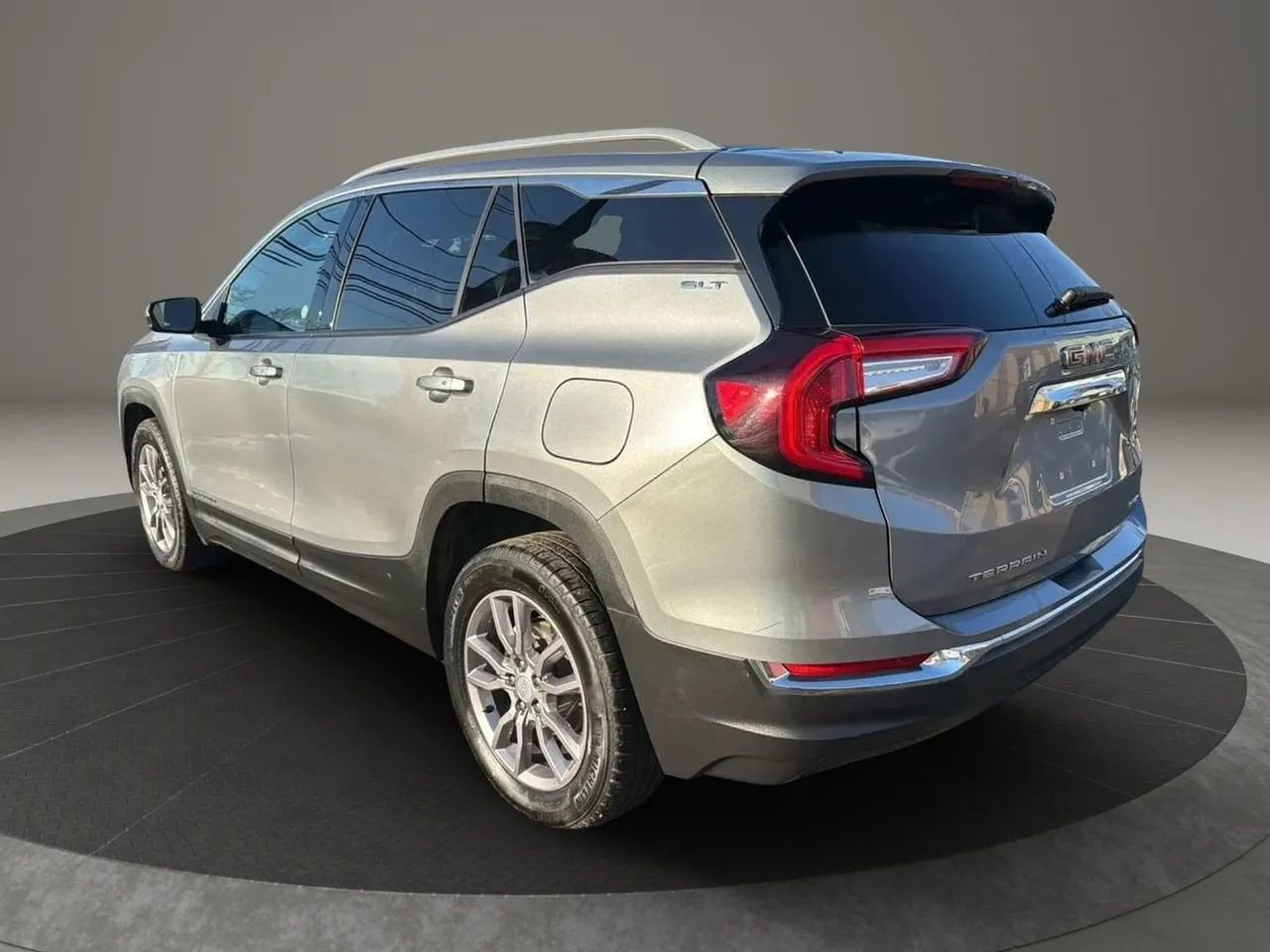 Used 2024 GMC Terrain SLT image 7