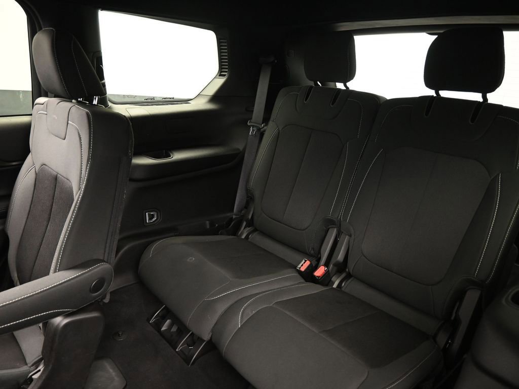 Used 2024 Jeep Grand Cherokee L Laredo image 35