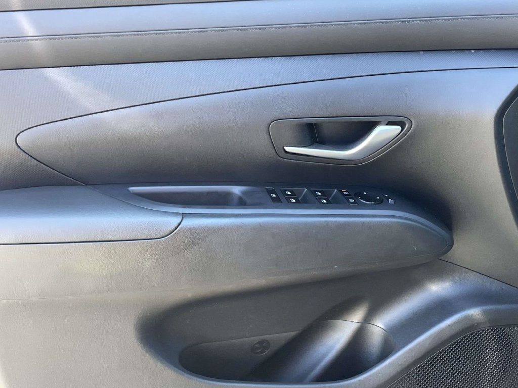 Certified 2025 Hyundai Santa Cruz SE FWD image 13