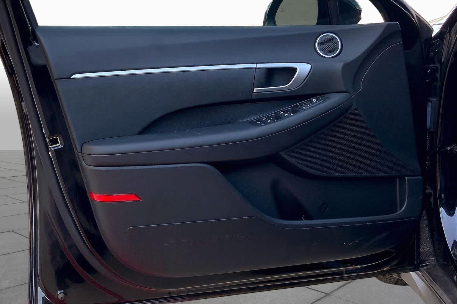 Used 2025 Hyundai Sonata SE FWD image 21