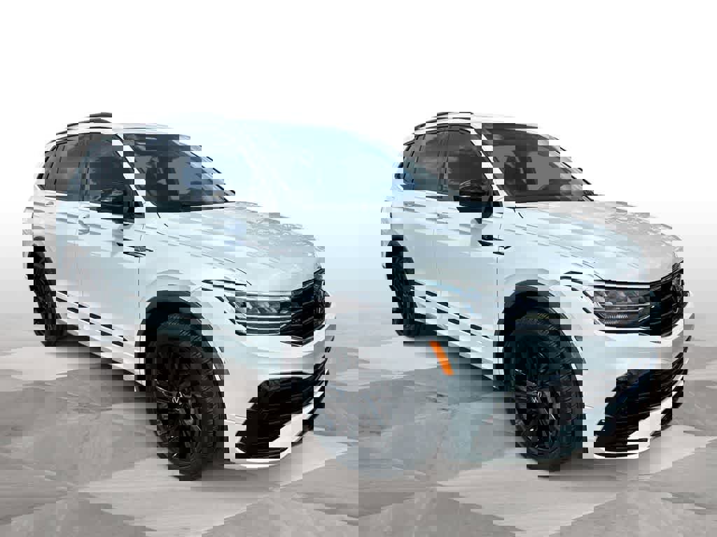 Used 2023 Volkswagen Tiguan SE R-Line image 2