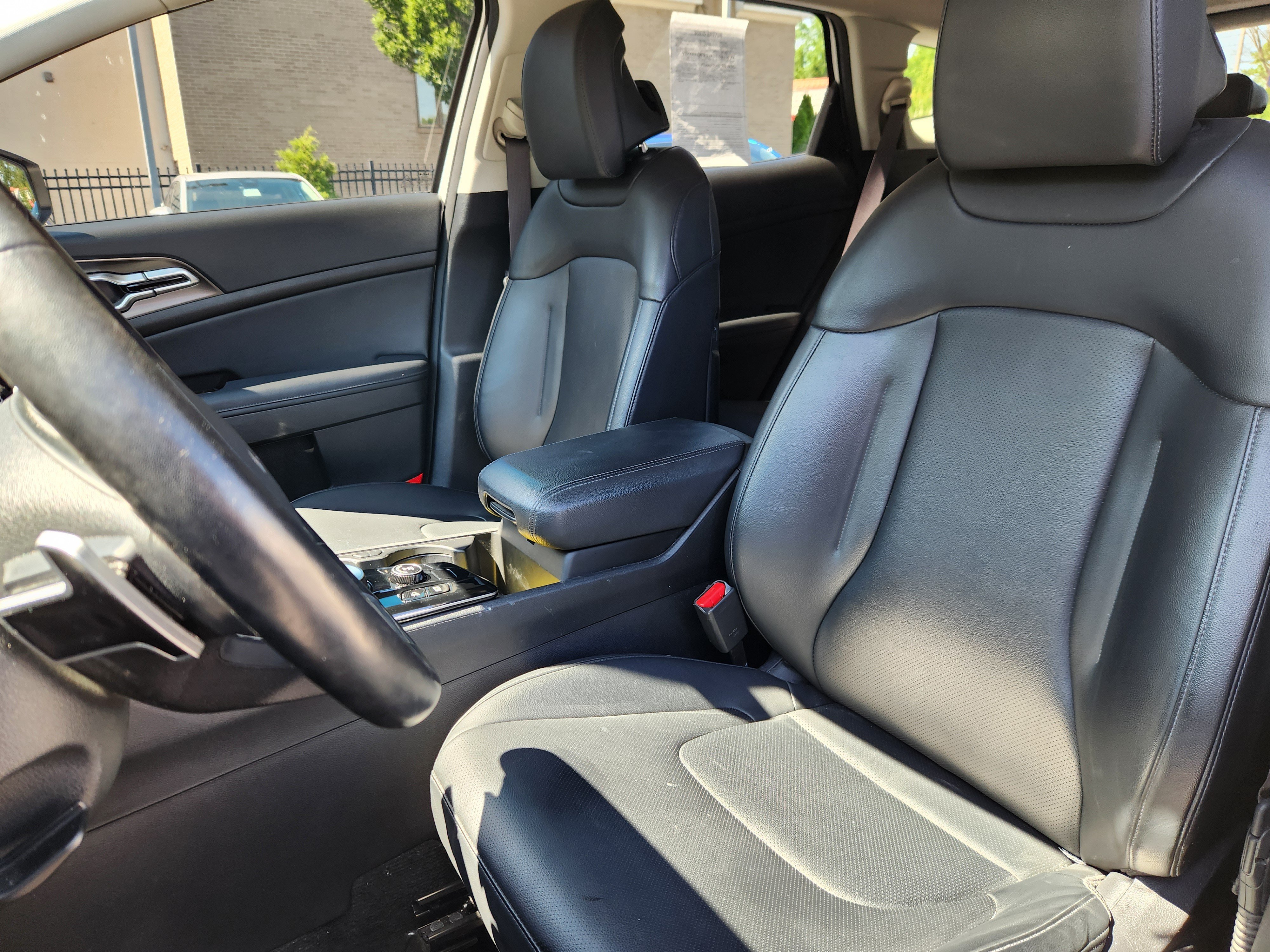 Used 2023 Kia Sportage EX AWD/4WD image 7