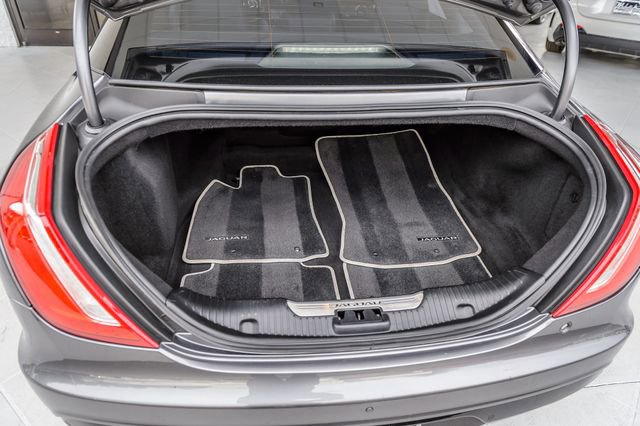 Used 2018 Jaguar XJ R-Sport RWD image 11