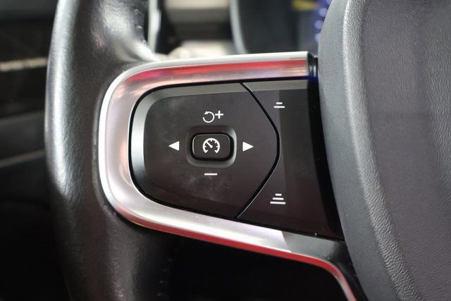 Used 2020 Volvo XC40 T5 Momentum w/ Protection Package image 17