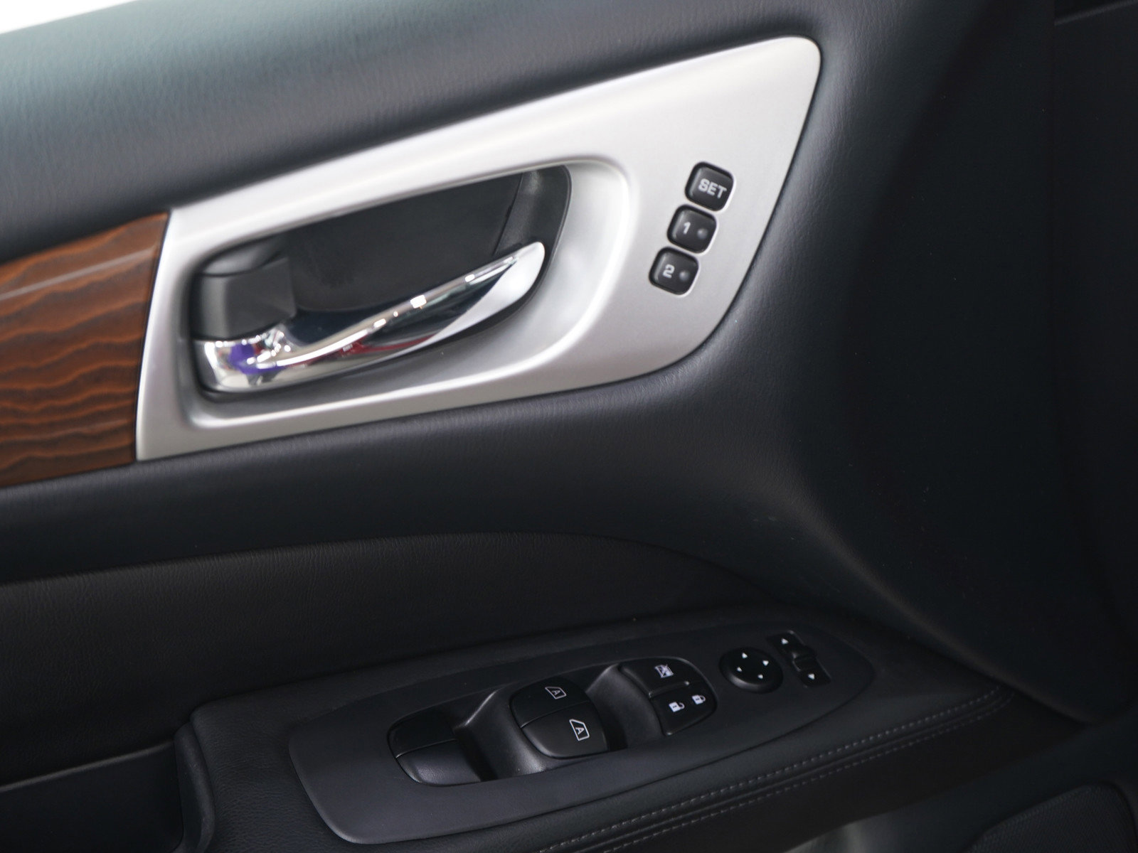 Used 2018 Nissan Pathfinder Platinum image 22