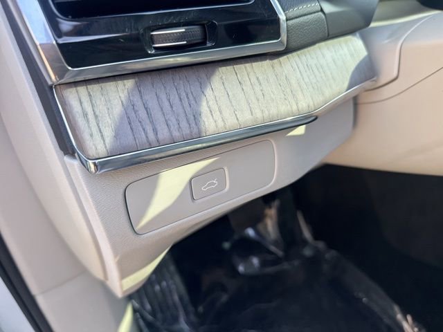 Used 2023 Volvo XC90 B6 Ultimate w/ Protection Package Premier image 14