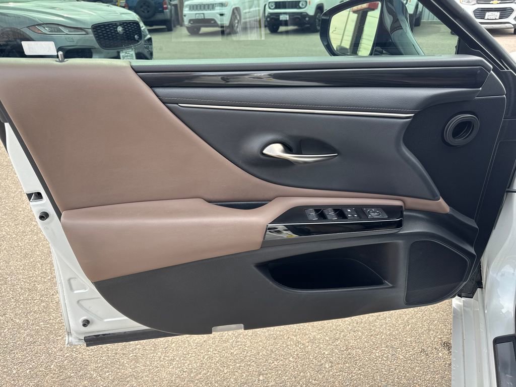 Used 2022 Lexus ES 350 w/ Accessory Package image 10