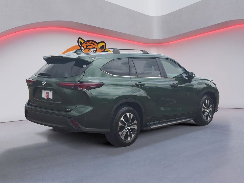 Certified 2025 Toyota Highlander XLE image 5