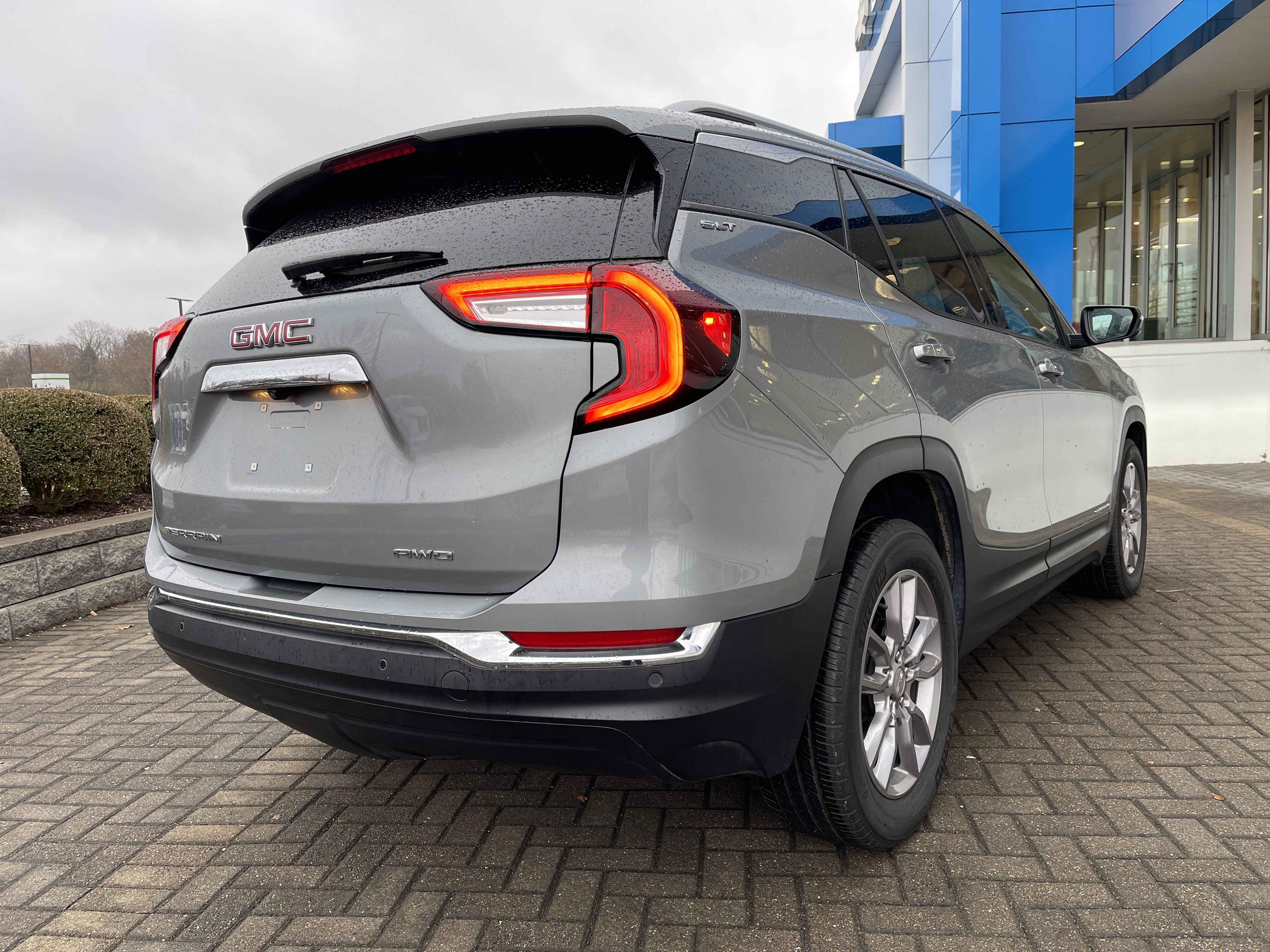 Used 2024 GMC Terrain SLT w/ Infotainment Package II image 5