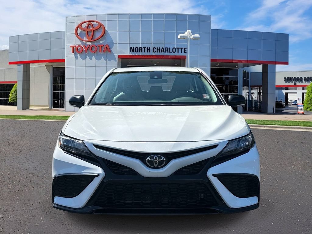 Used 2023 Toyota Camry SE FWD image 3