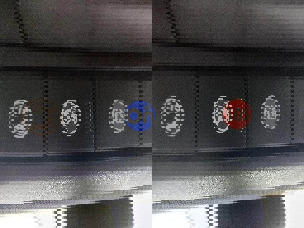 Used 2019 Chevrolet Silverado 1500 High Country w/ Technology Package image 34