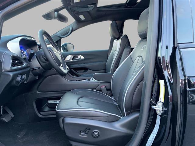 New 2026 Chrysler Pacifica Limited w/ S Appearance Package image 11