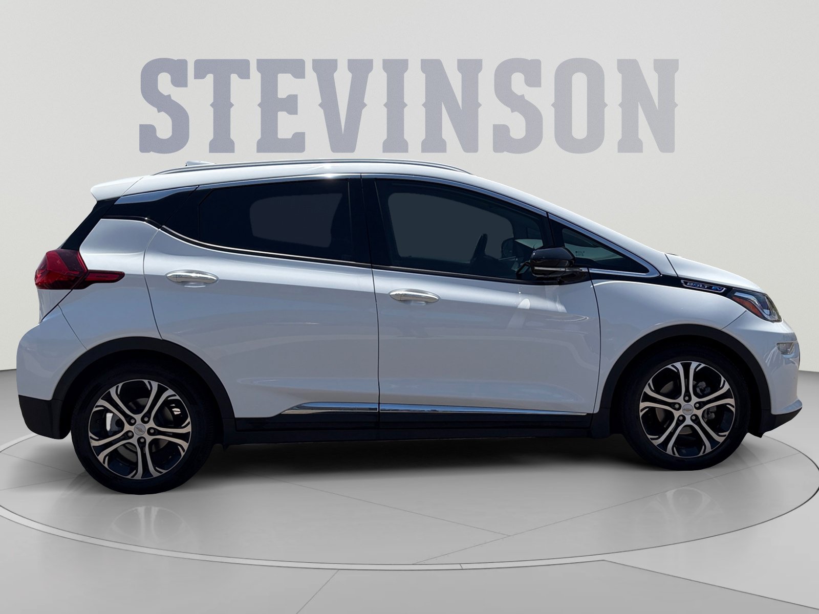 Used 2018 Chevrolet Bolt Premier w/ Infotainment Package FWD image 6